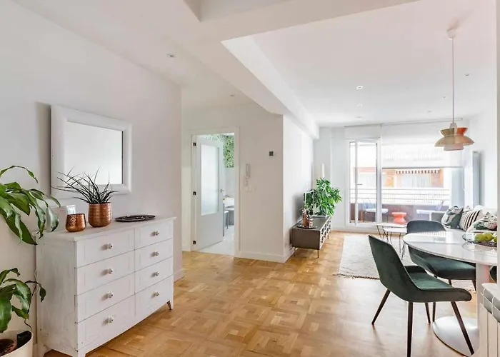 New Amara Friends & Families Parking 公寓