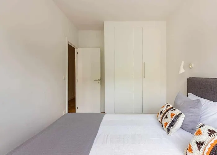 New Amara Friends & Families Parking 公寓