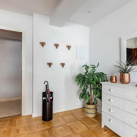 New Amara Friends & Families Parking Lägenhet *