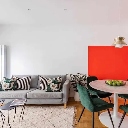 New Amara Friends & Families Parking Lägenhet