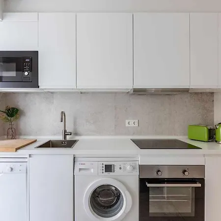 New Amara Friends & Families Parking Lägenhet *